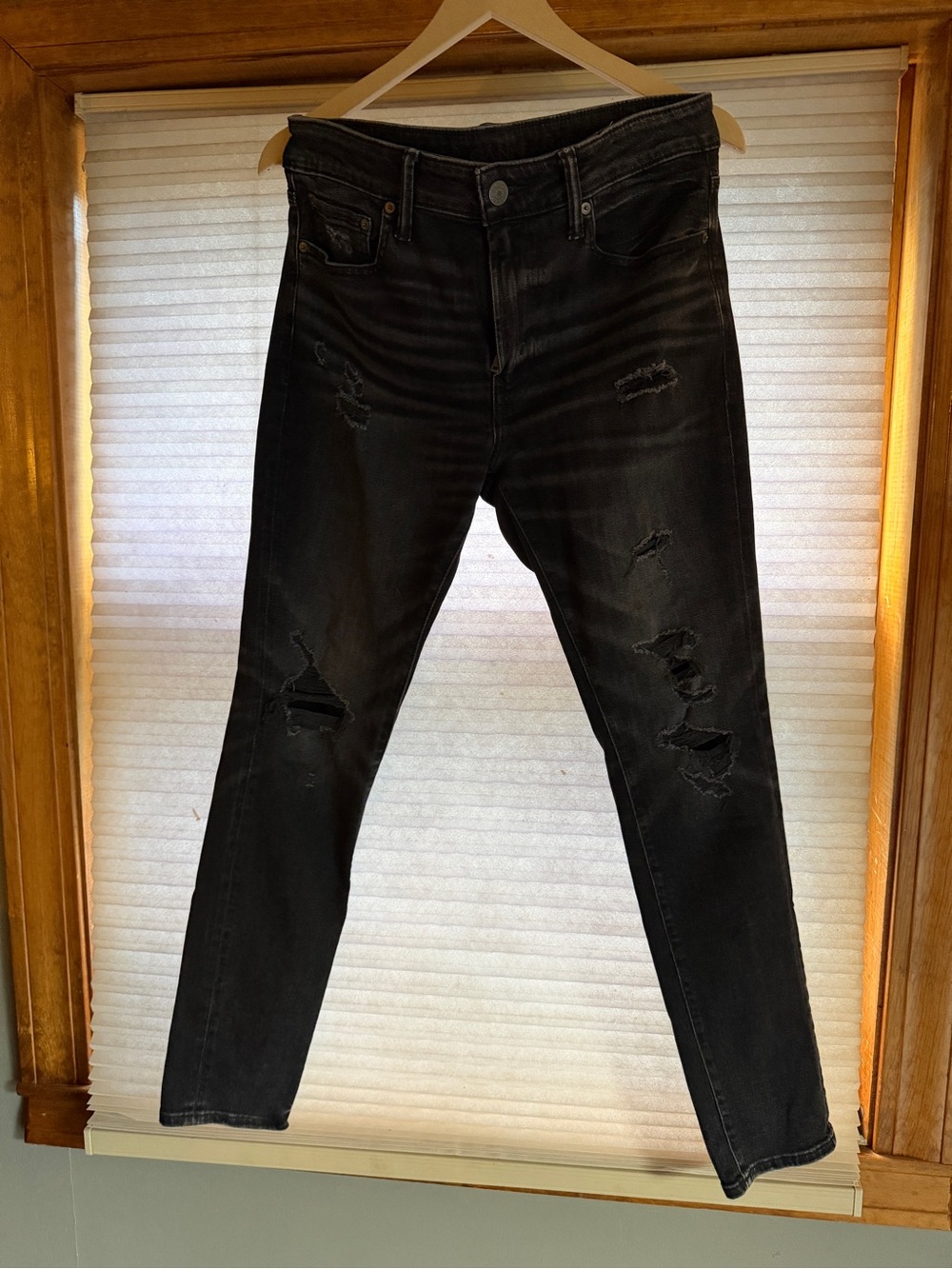 Men’s 32x32 American Eagle Distressed Black Skinny Jeans 0184